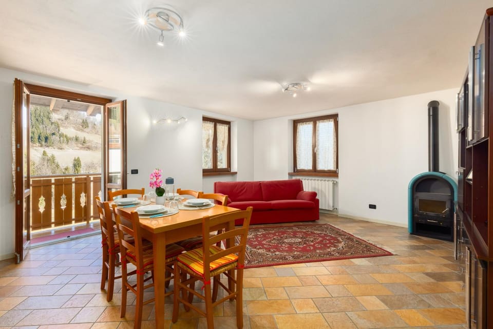 Living room, Seating area, Dining area, Mountain view