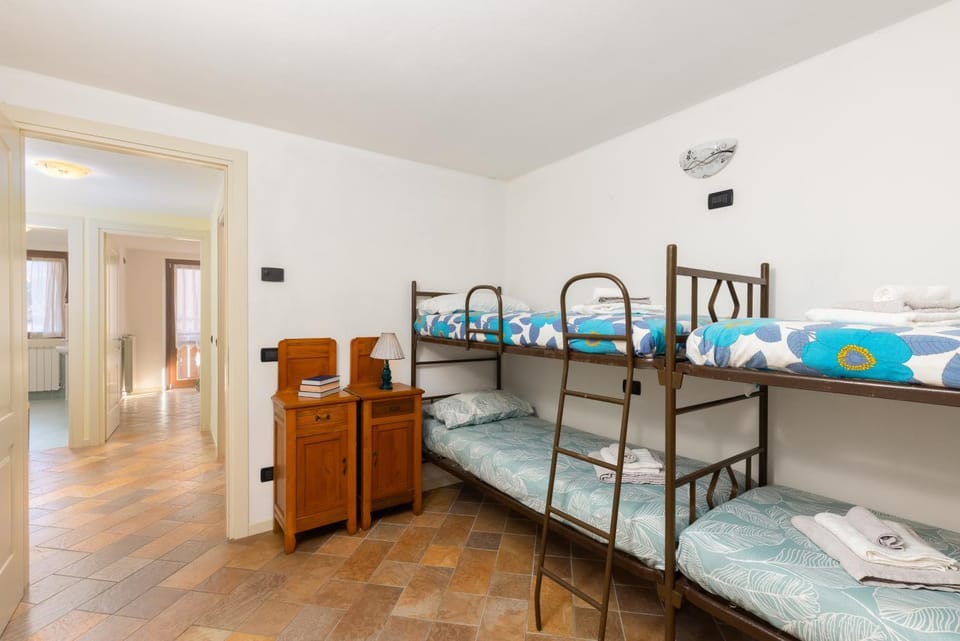 Bed, Photo of the whole room, Bedroom, bunk bed, towels