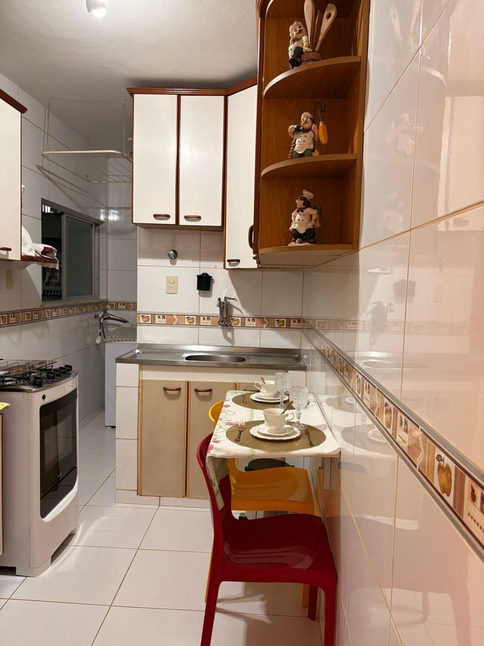 Kitchen or kitchenette, oven, stove, toaster, washing machine