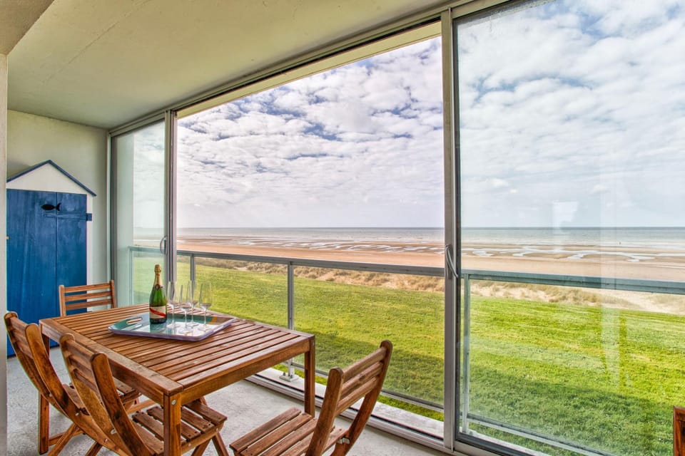 Seafront flat near Cabourg with free private parking Apartment in Normandy
