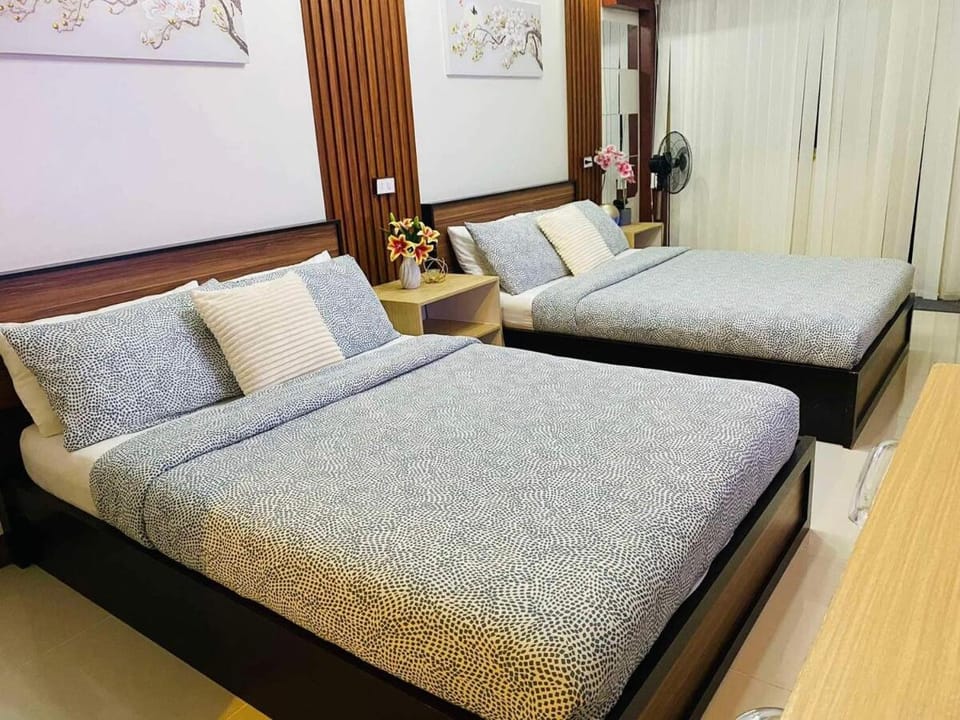 2 Bed's Unit at PICC Near MOA Apartment in Pasay