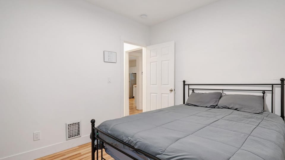 6 bedroom House Short Walk to Niagara Falls House in Niagara Falls