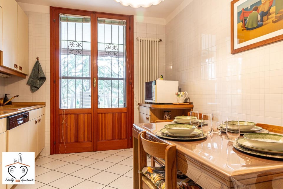 Kitchen or kitchenette, Dining area, Food, stove