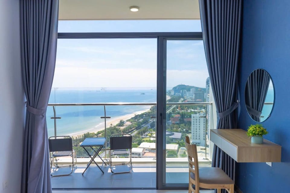 Natural landscape, View (from property/room), Balcony/Terrace, Seating area, Sea view