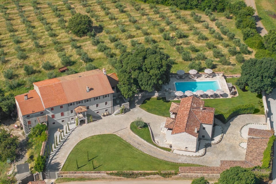 Property building, Natural landscape, Bird's eye view, Garden, Swimming pool