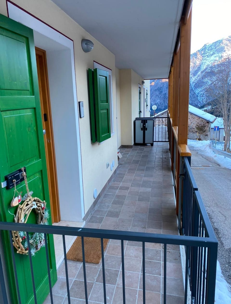 Property building, Balcony/Terrace, Mountain view