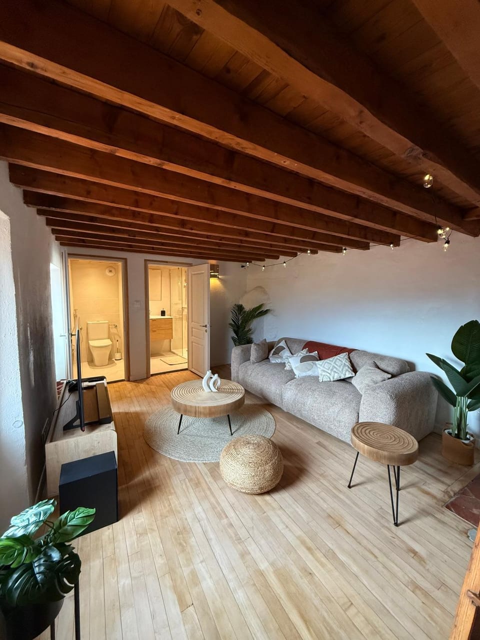 Bed, Living room, Seating area