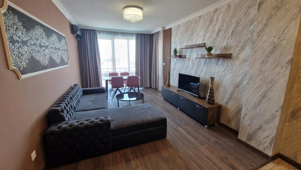 Communal lounge/ TV room, TV and multimedia, Living room, Seating area, Evening entertainment