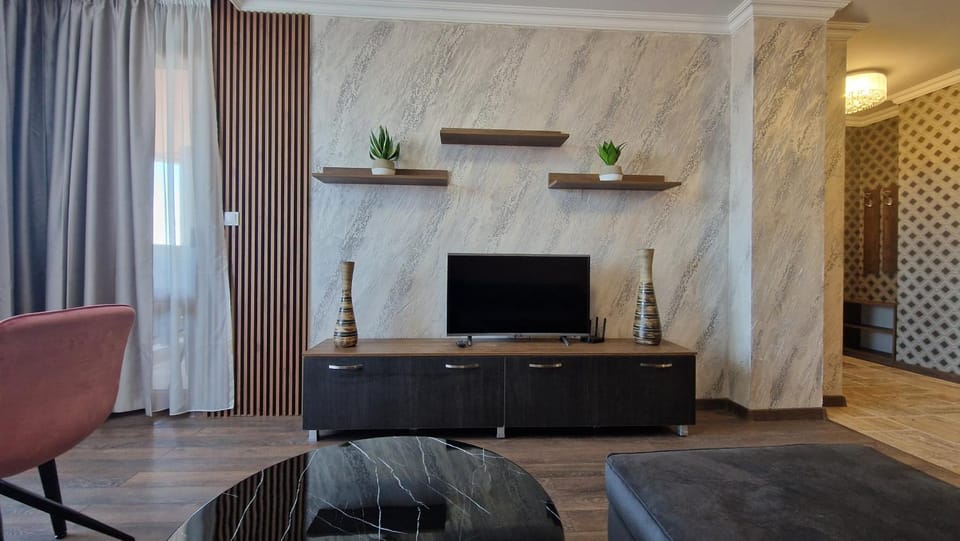 Communal lounge/ TV room, TV and multimedia, Living room, Seating area, Evening entertainment