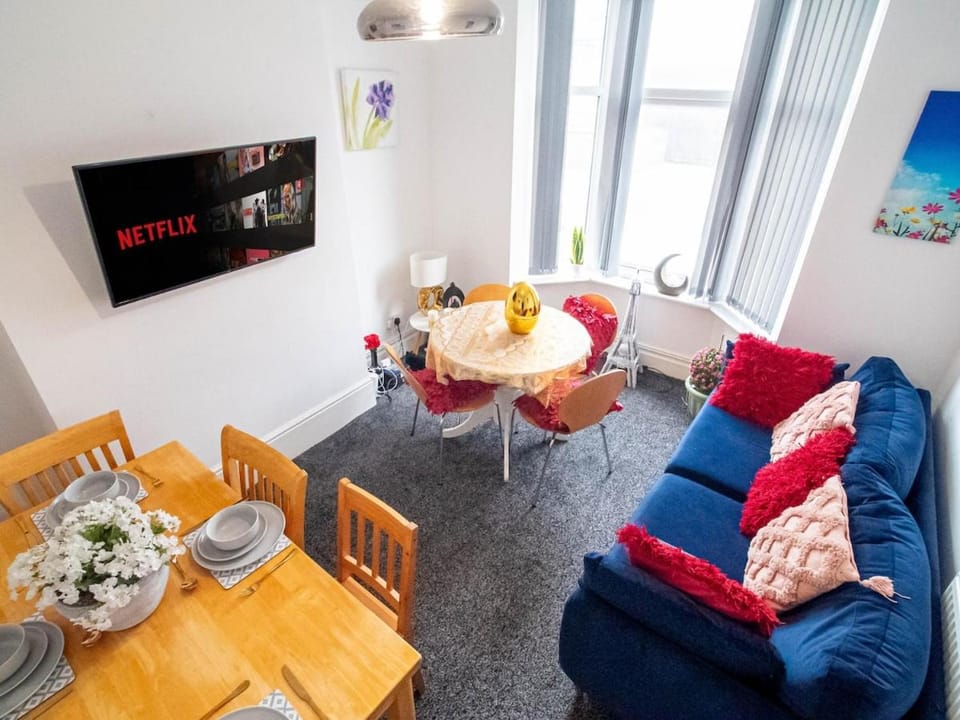 TV and multimedia, Seating area, Dining area, Evening entertainment