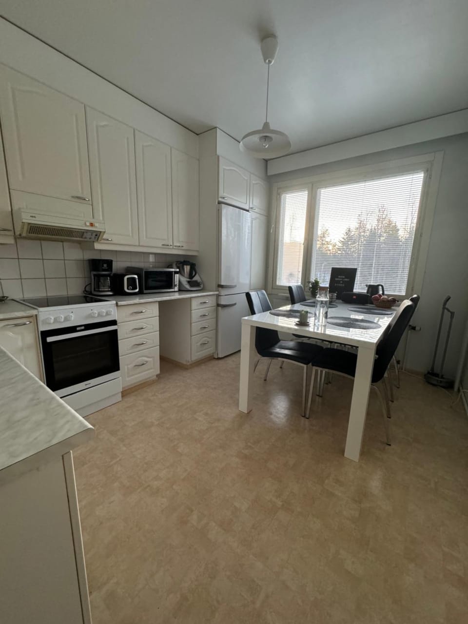 Kitchen or kitchenette, Dining area, oven, toaster