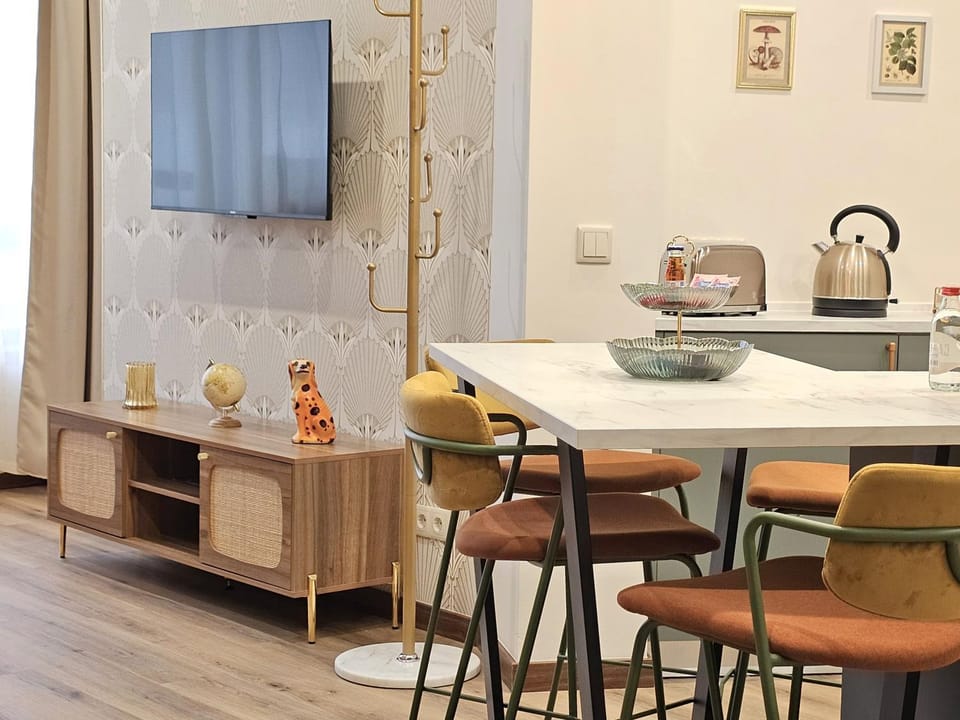 TV and multimedia, Dining area