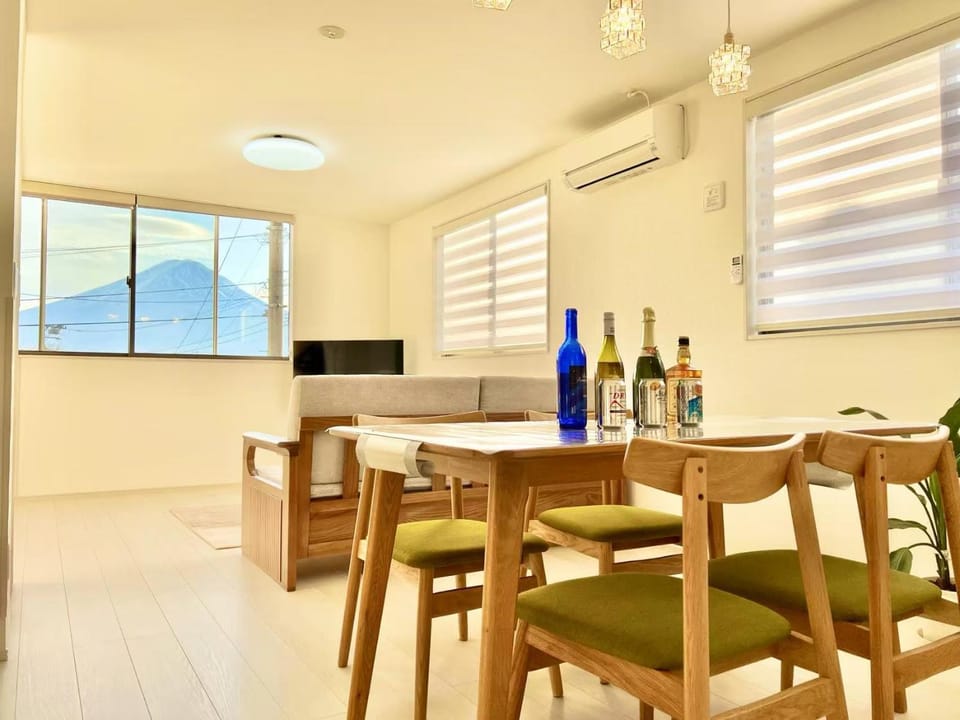 Communal lounge/ TV room, Living room, Dining area