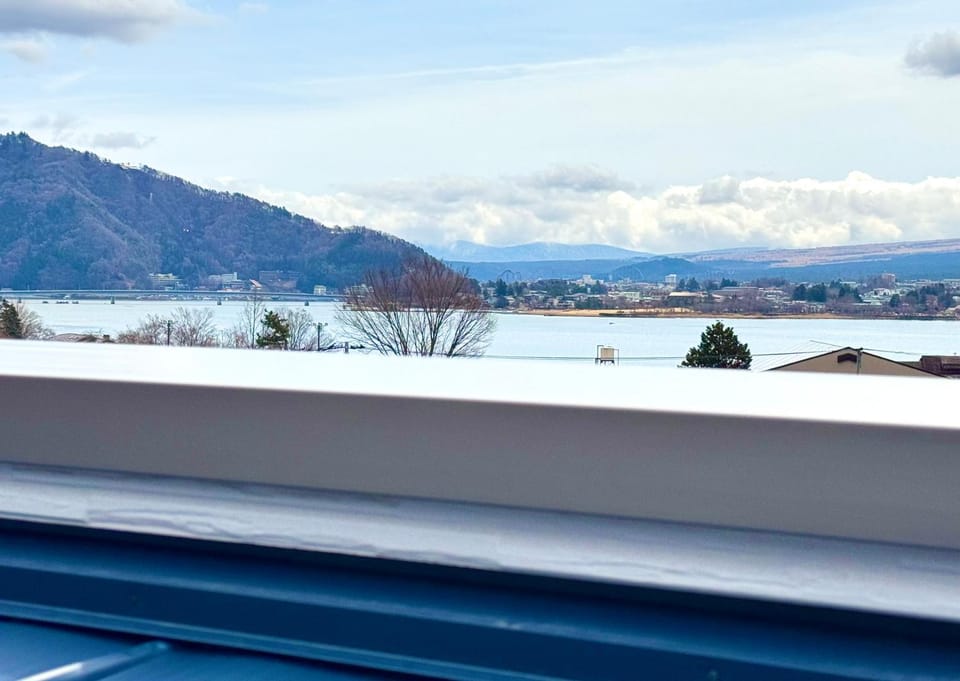 Balcony/Terrace, Lake view, Mountain view