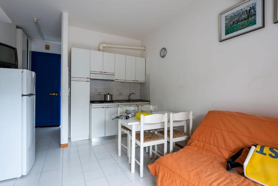 Bed, Living room, Bedroom