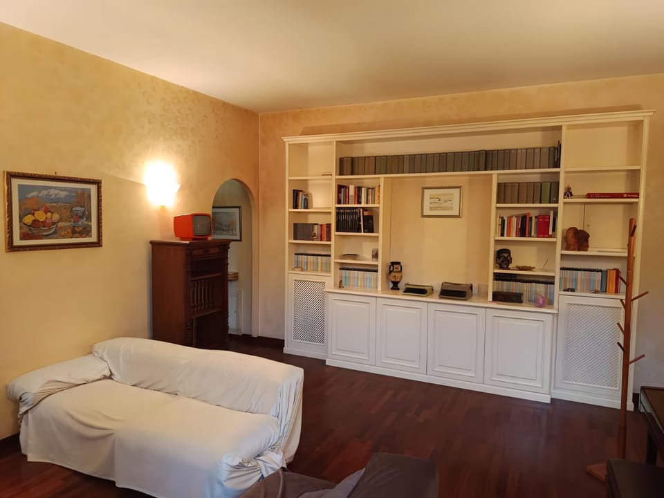 Living room, Photo of the whole room, Seating area