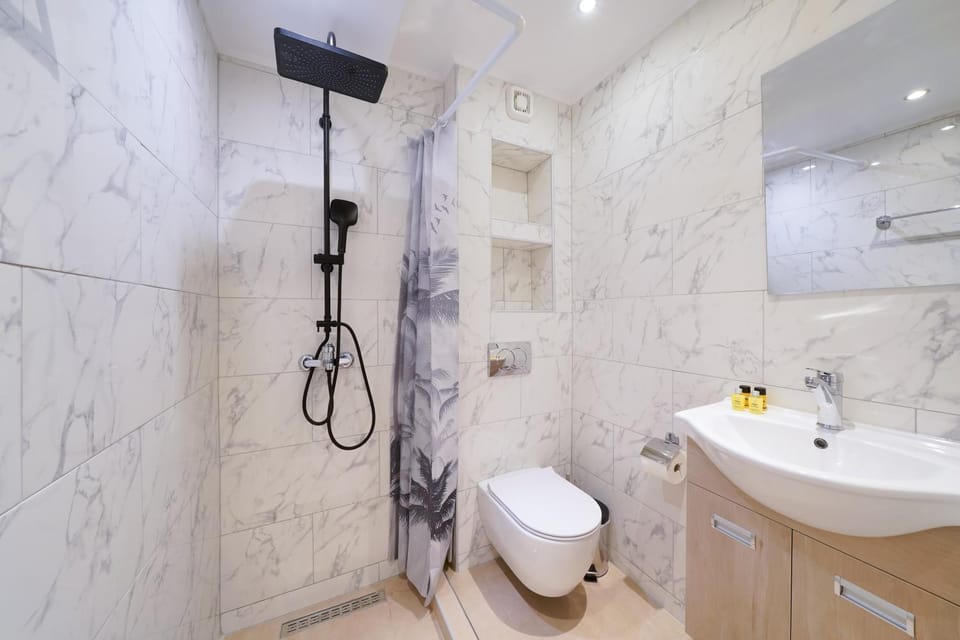 Shower, Toilet, Bathroom