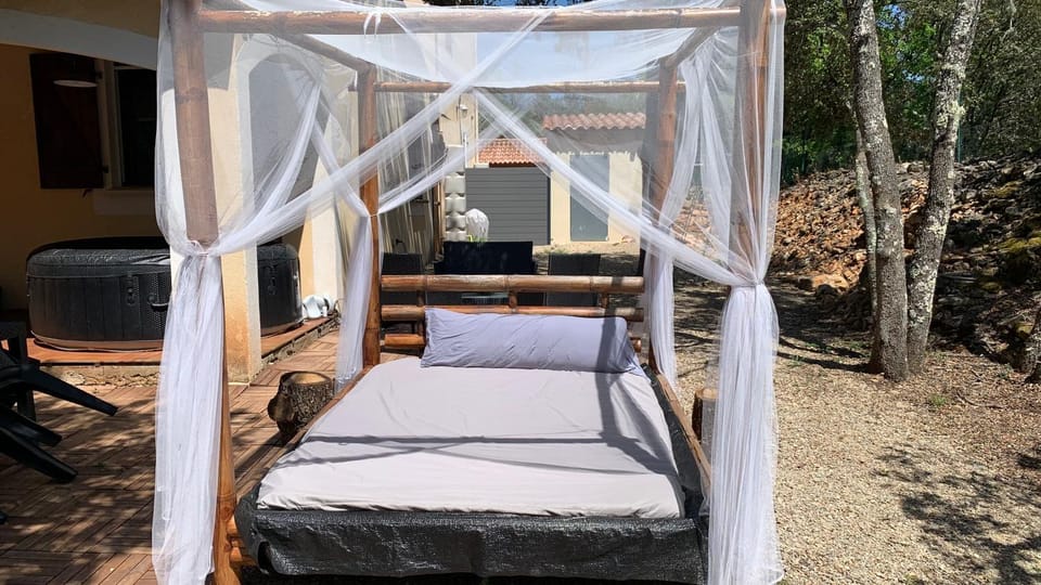 Spring, Bed, Garden, View (from property/room), Bedroom, Garden view