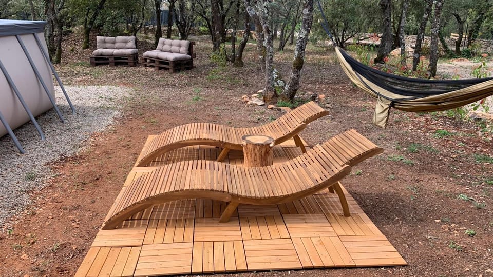 Property building, Spring, Day, Natural landscape, Garden, Garden view, sunbed