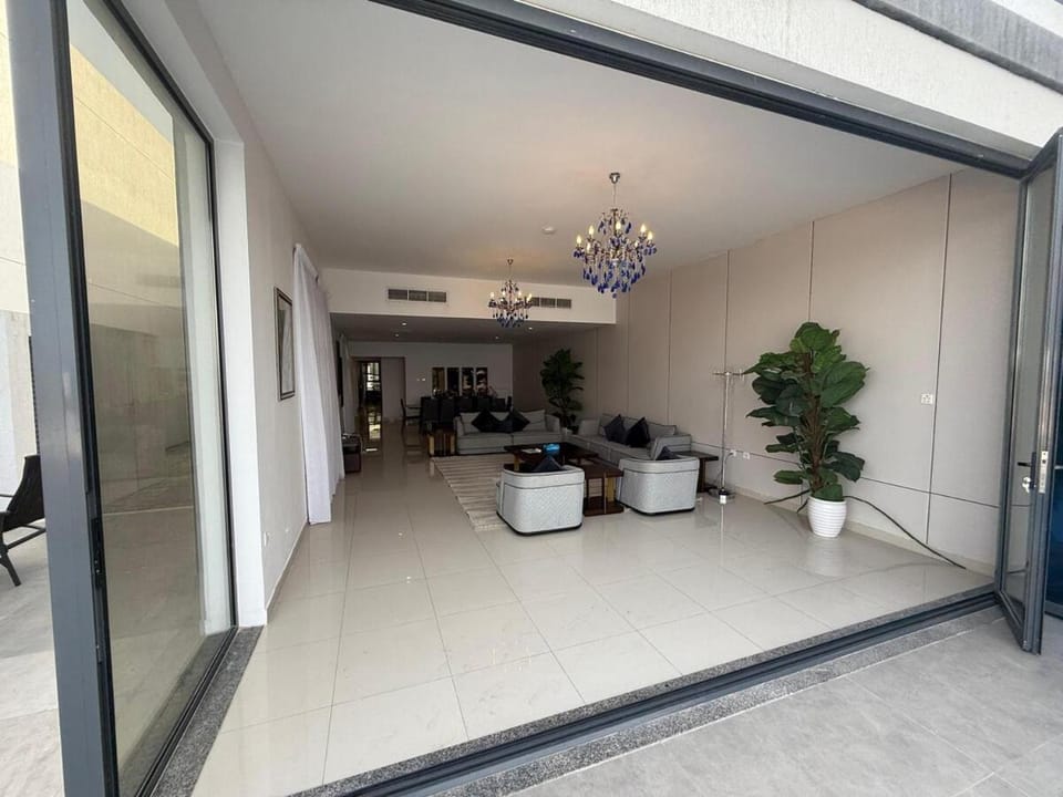 4BR Luxury Retreat & Prvt Pool Villa in Sharjah