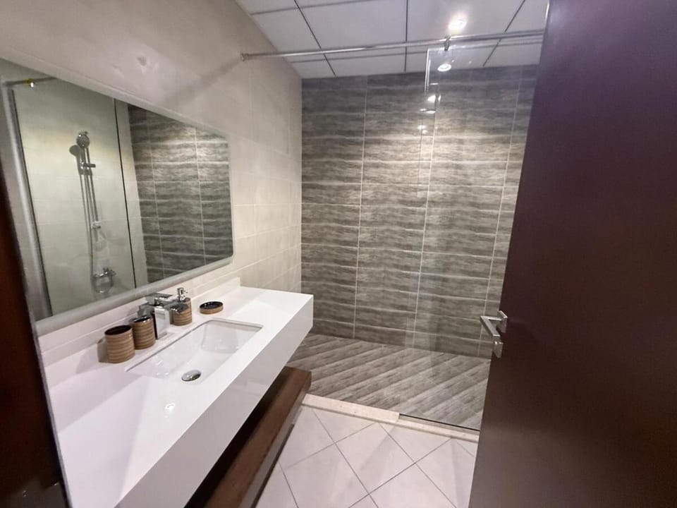 4BR Luxury Retreat & Prvt Pool Villa in Sharjah