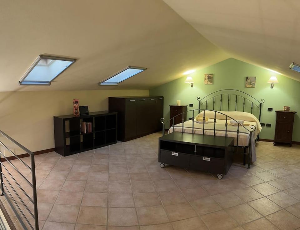 Photo of the whole room, Bedroom