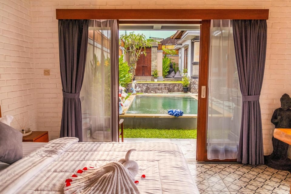 Bed, Photo of the whole room, Bedroom, Pool view