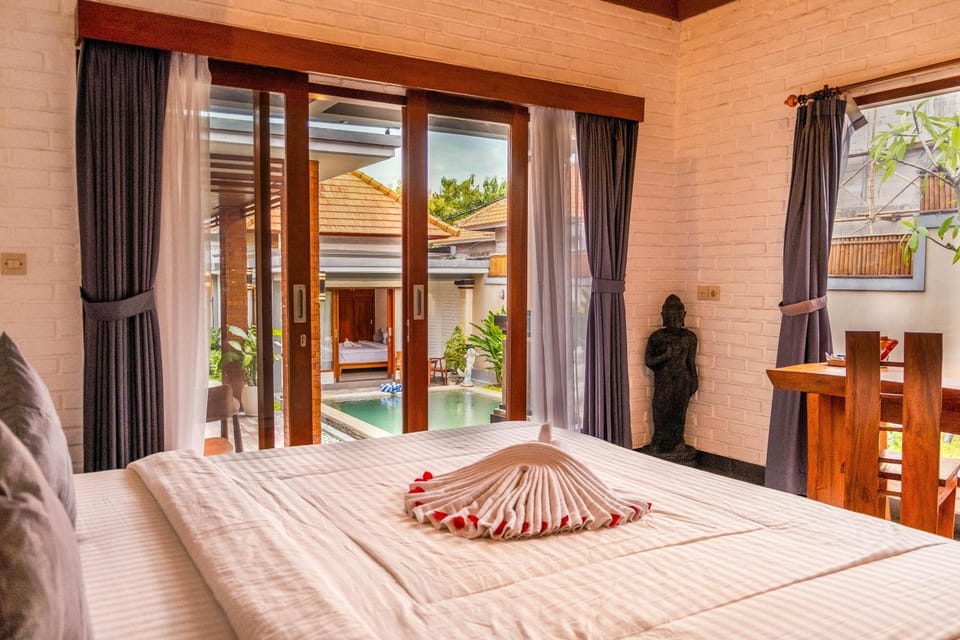 Bed, Photo of the whole room, Bedroom, Pool view