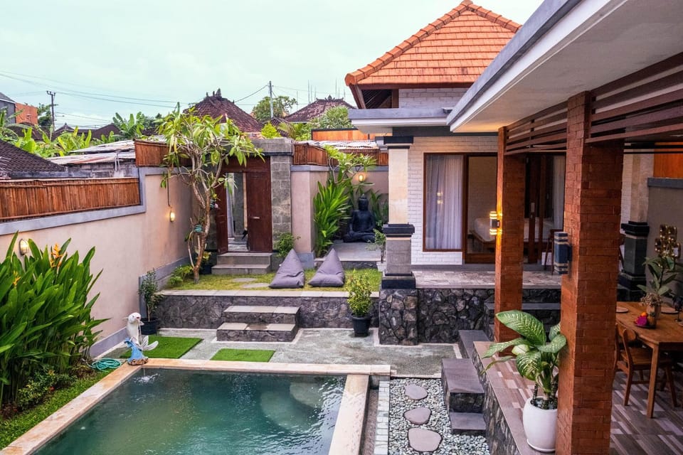 Property building, Garden view, Pool view, Swimming pool