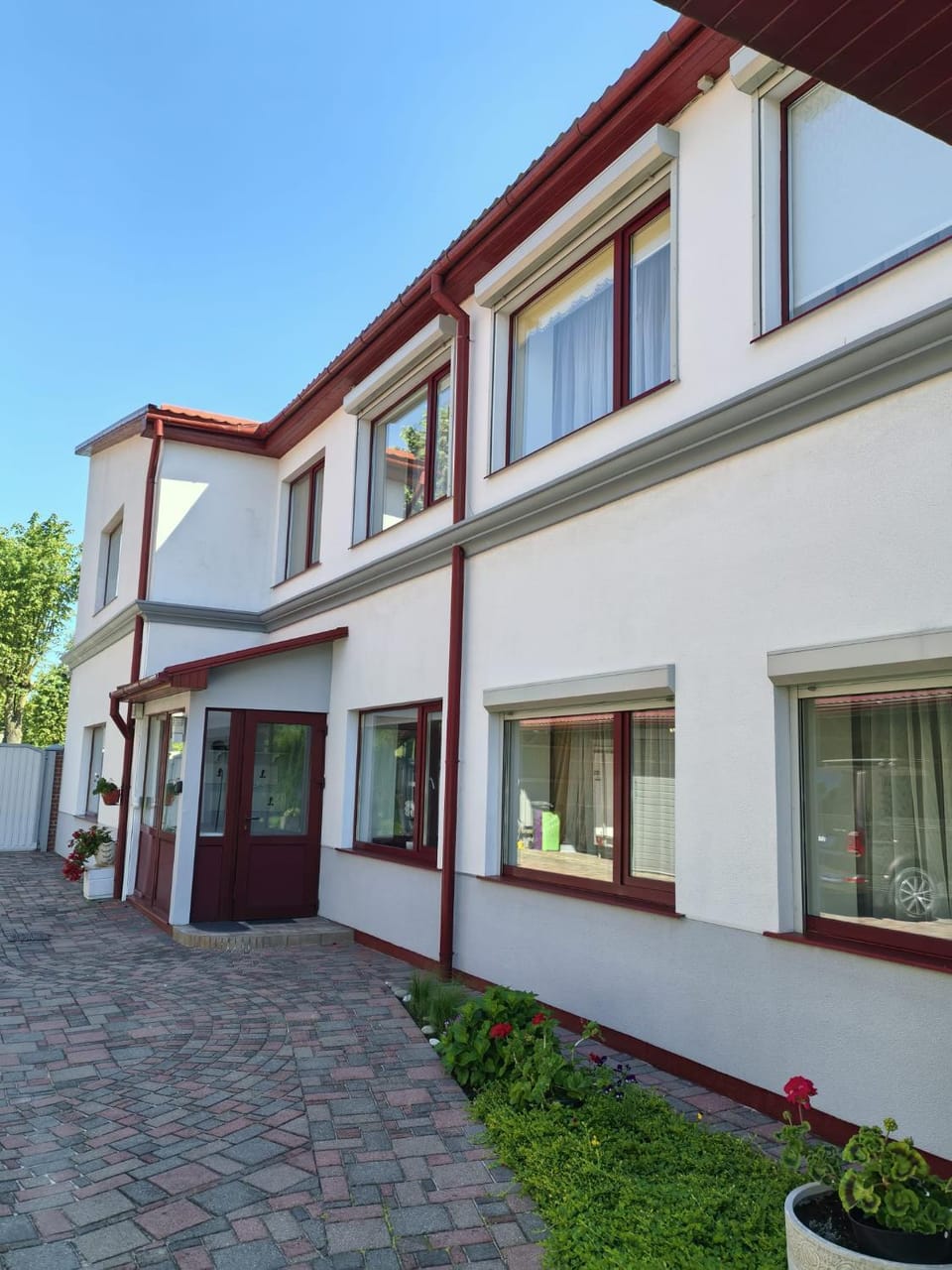 Property building, Day
