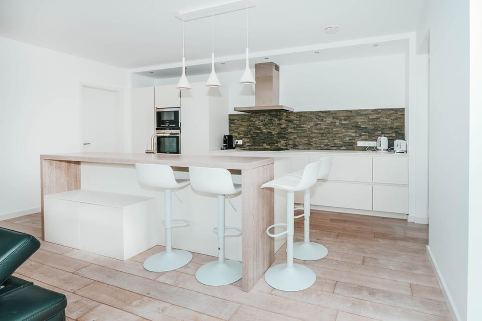 Kitchen or kitchenette, Dining area, pet friendly, stove