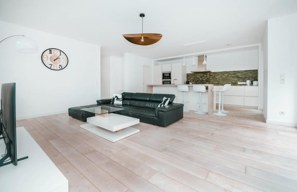 Communal lounge/ TV room, TV and multimedia, Kitchen or kitchenette, Living room, Seating area