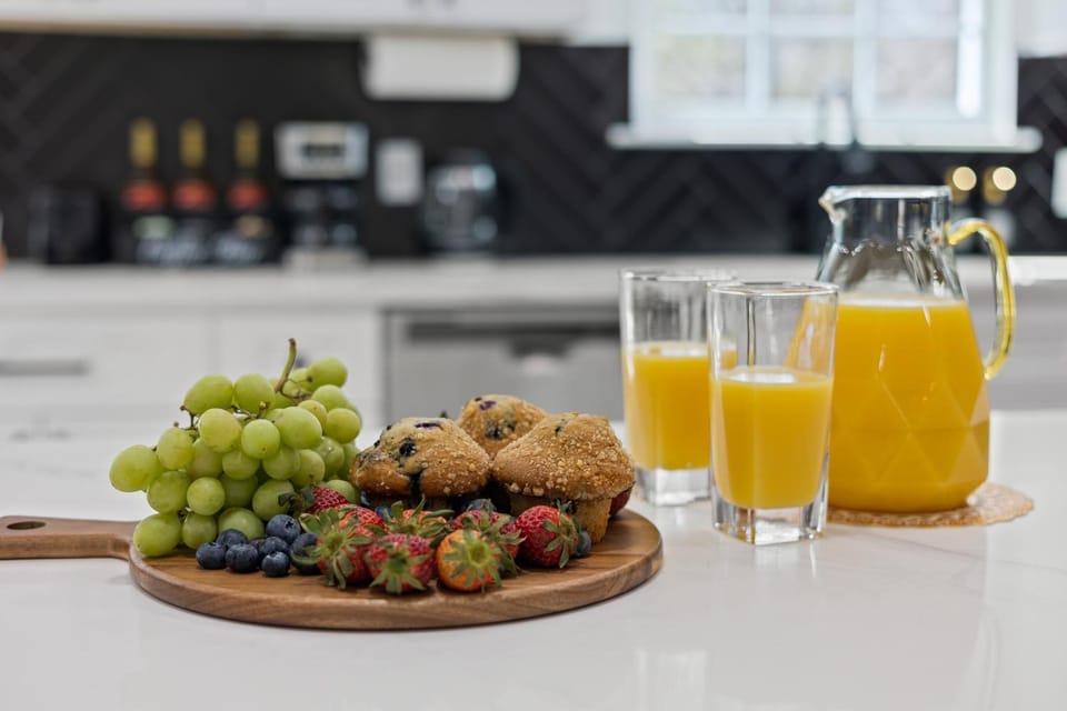 Kitchen or kitchenette, Food and drinks