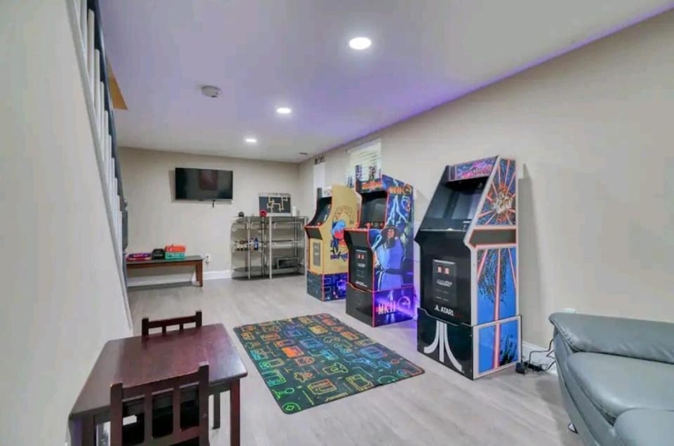 Game Room, Game Room