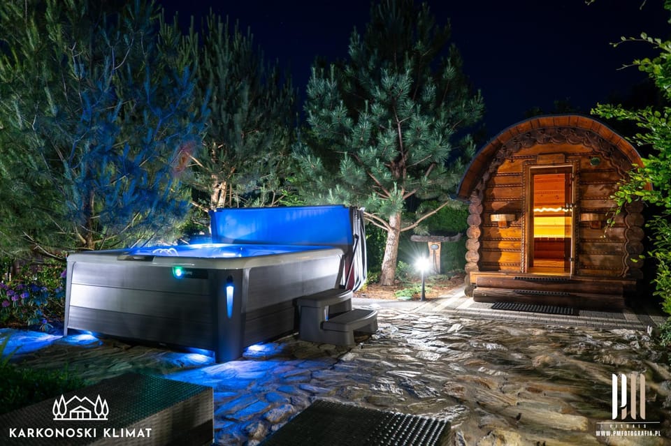 Hot Tub, Sauna