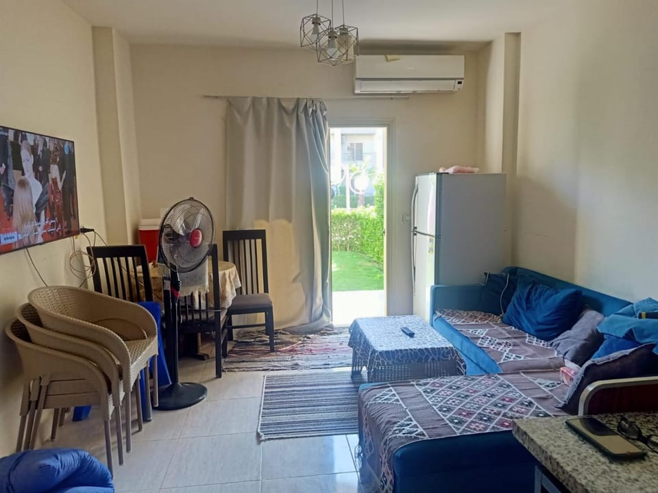 Communal lounge/ TV room, TV and multimedia, Living room, Seating area, Dining area, Evening entertainment, air conditioner