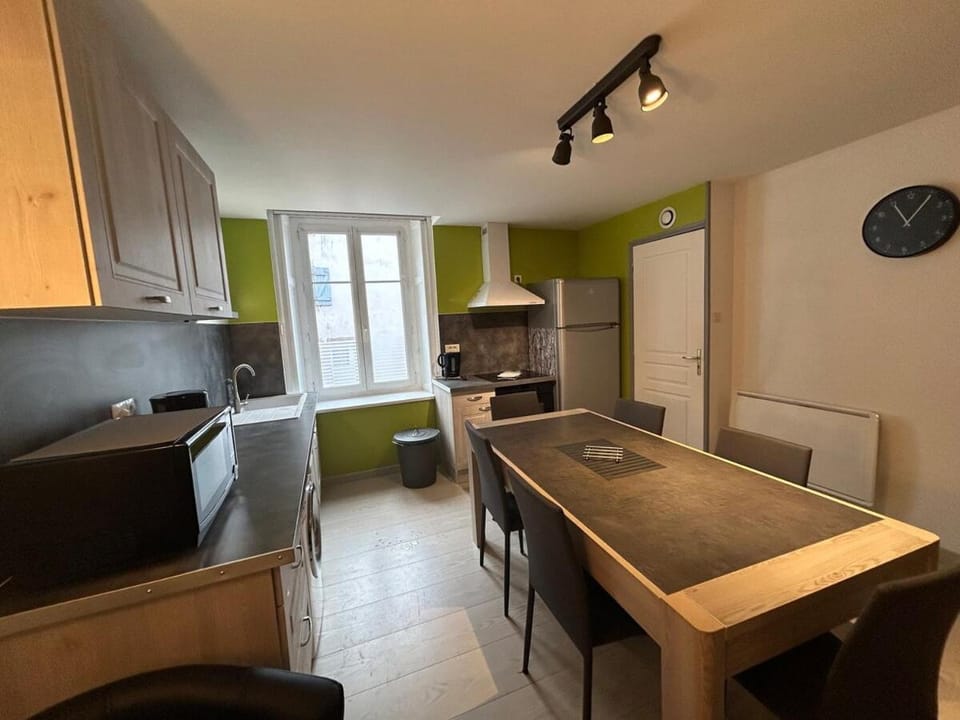 Kitchen or kitchenette, Dining area, dishwasher, oven, pet friendly, stove