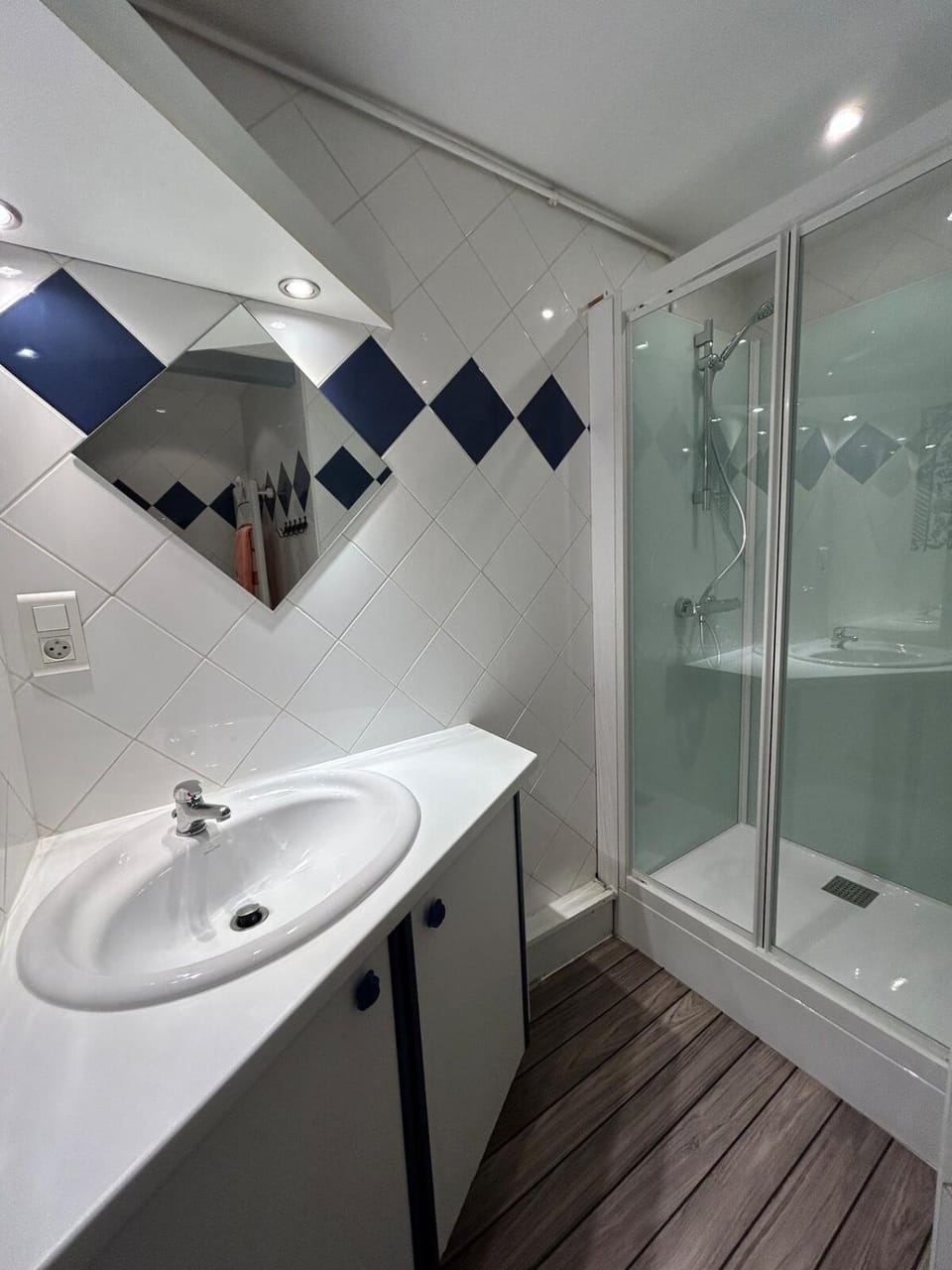 Shower, Bathroom, towels