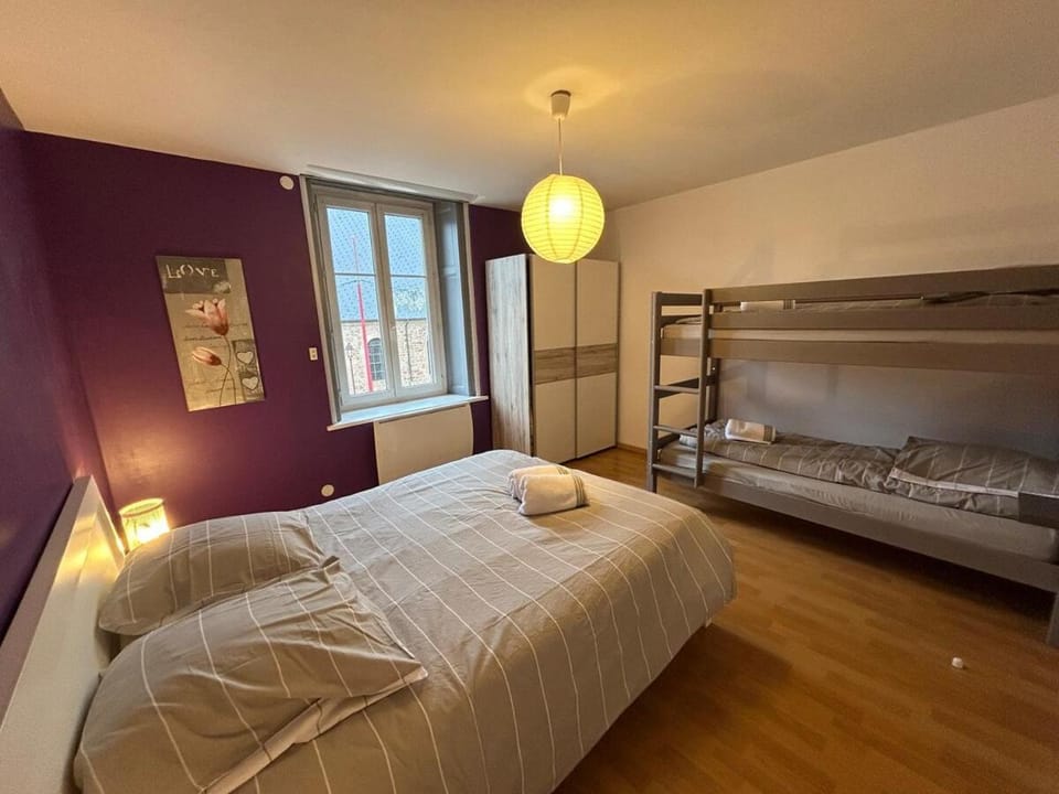 Bed, Photo of the whole room, Bedroom, bunk bed, towels