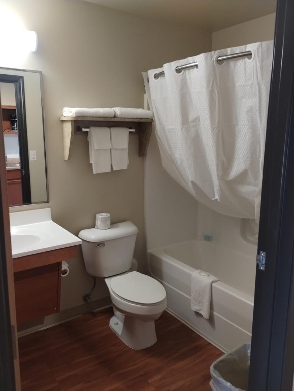 Shower, Toilet, Bathroom, Bath, towels