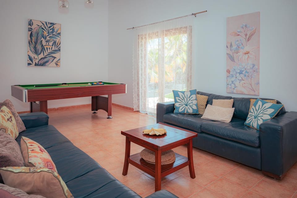 Communal lounge/ TV room, Billiard, Game Room, Living room