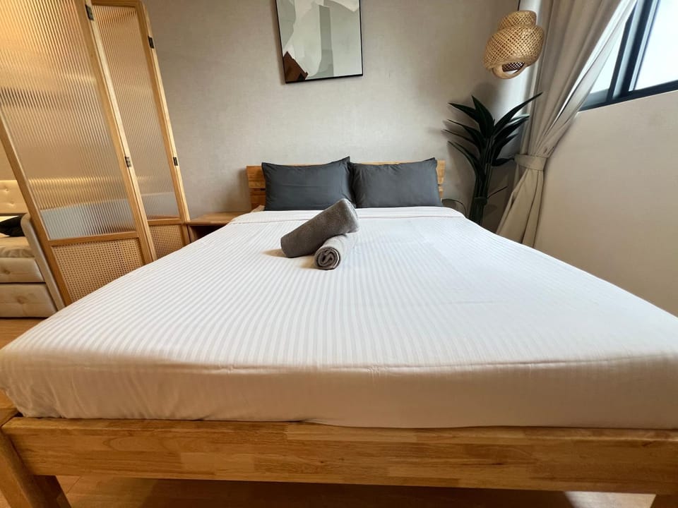 Bed, Bedroom, towels, wardrobe