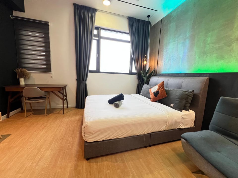 Bed, Seating area, Bedroom