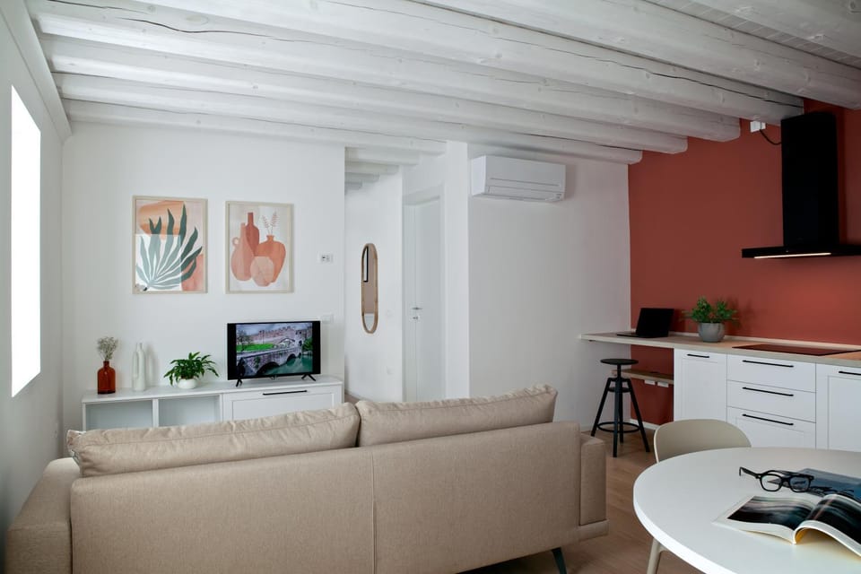 TV and multimedia, Living room, Dining area, air conditioner