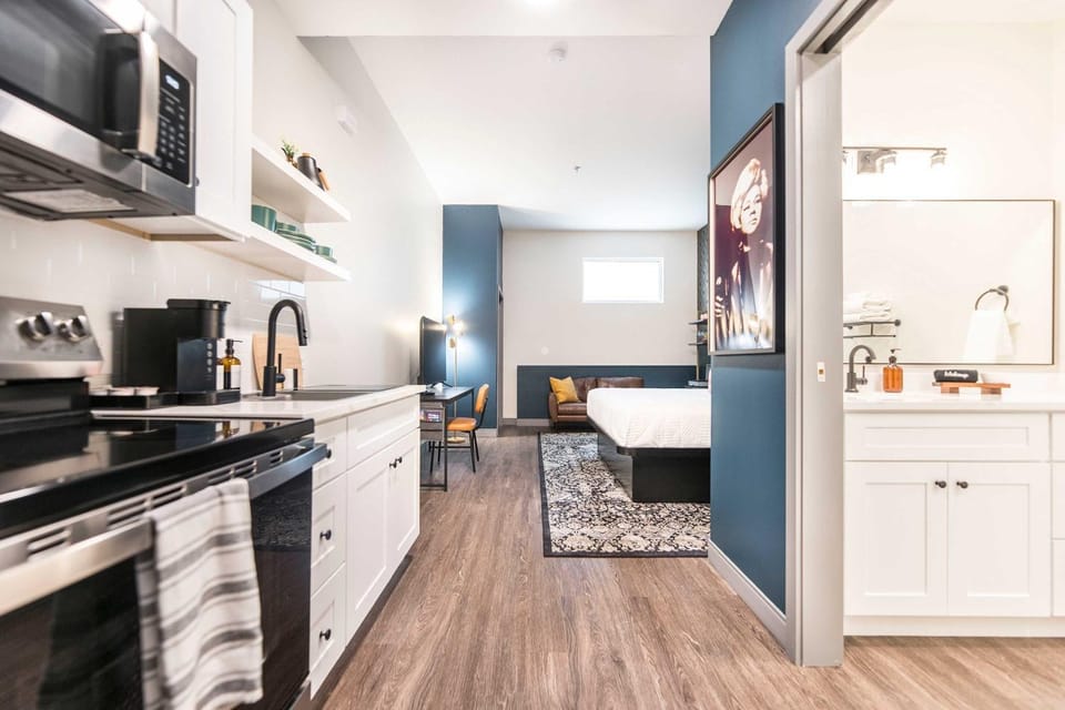 Elegant & Timeless Stay - Walk Score 72 Apartment in Macon