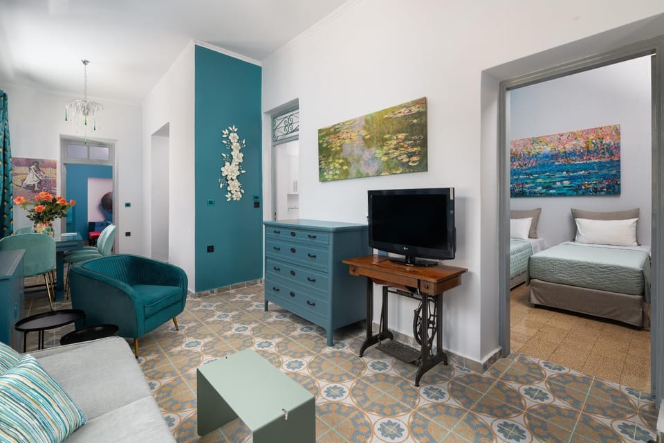 Communal lounge/ TV room