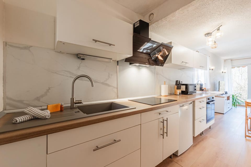 Kitchen or kitchenette