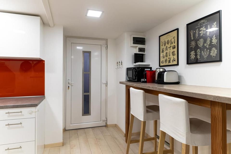 Coffee/tea facilities, toaster