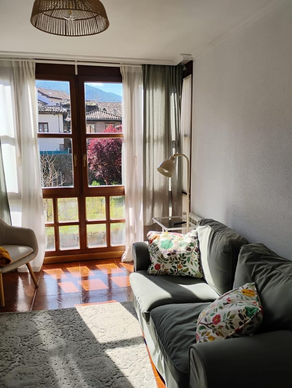 Living room, Street view
