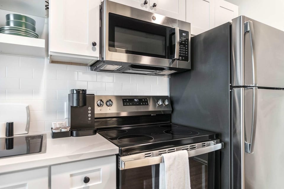Playful & Bold Stay Steps from Capricorn Studios Apartment in Macon
